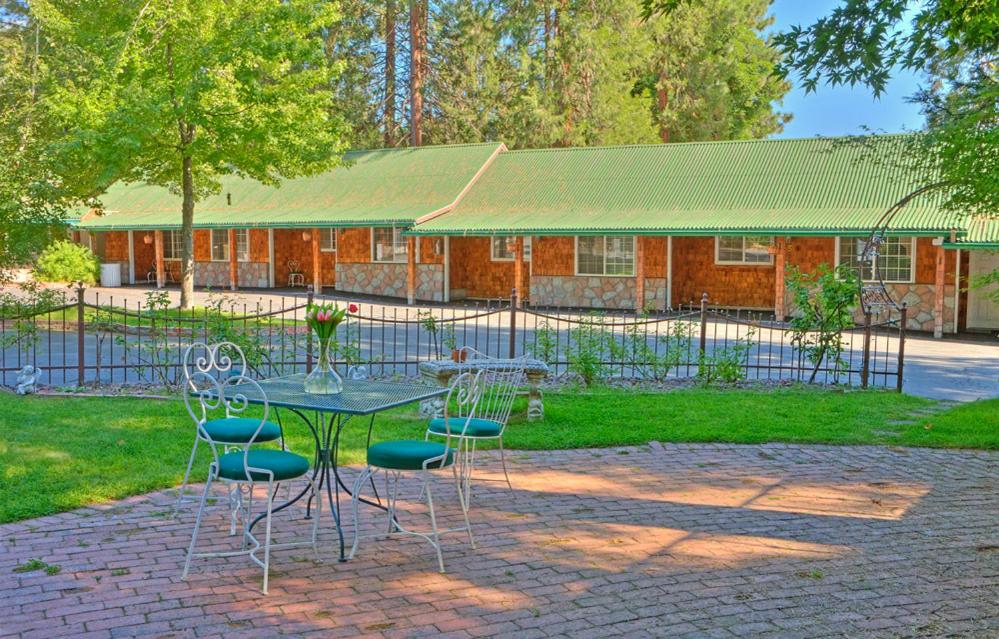 | Strawberry Valley Inn