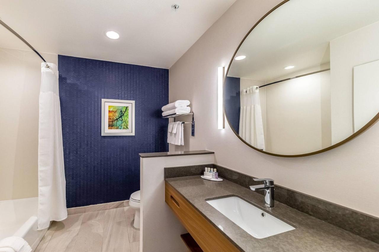 | Fairfield Inn & Suites by Marriott Gainesville I-35
