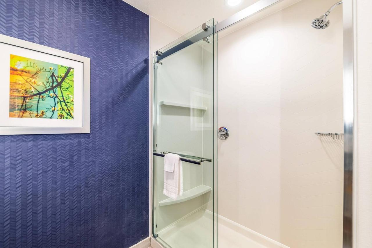 | Fairfield Inn & Suites by Marriott Gainesville I-35