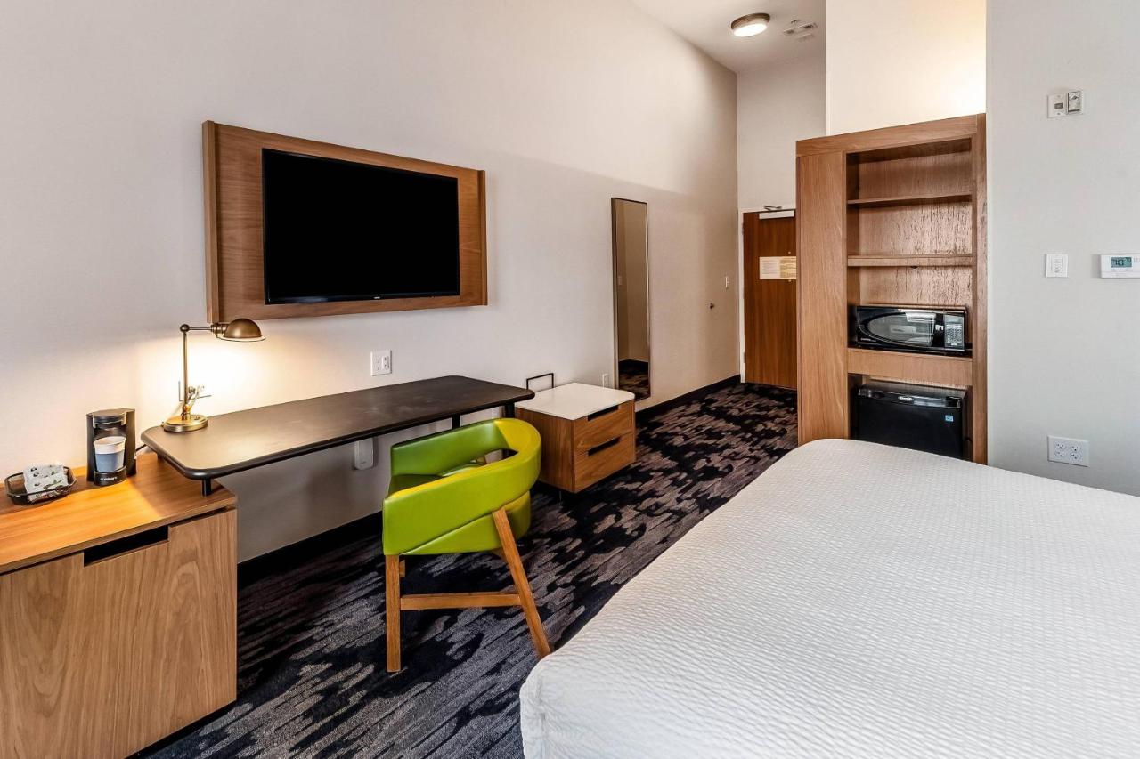 | Fairfield Inn & Suites by Marriott Gainesville I-35