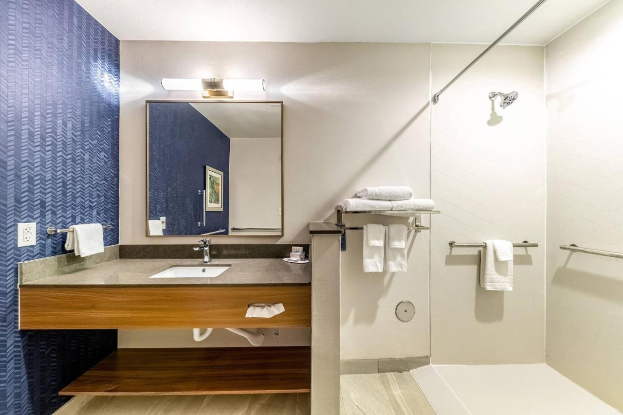 | Fairfield Inn & Suites by Marriott Gainesville I-35