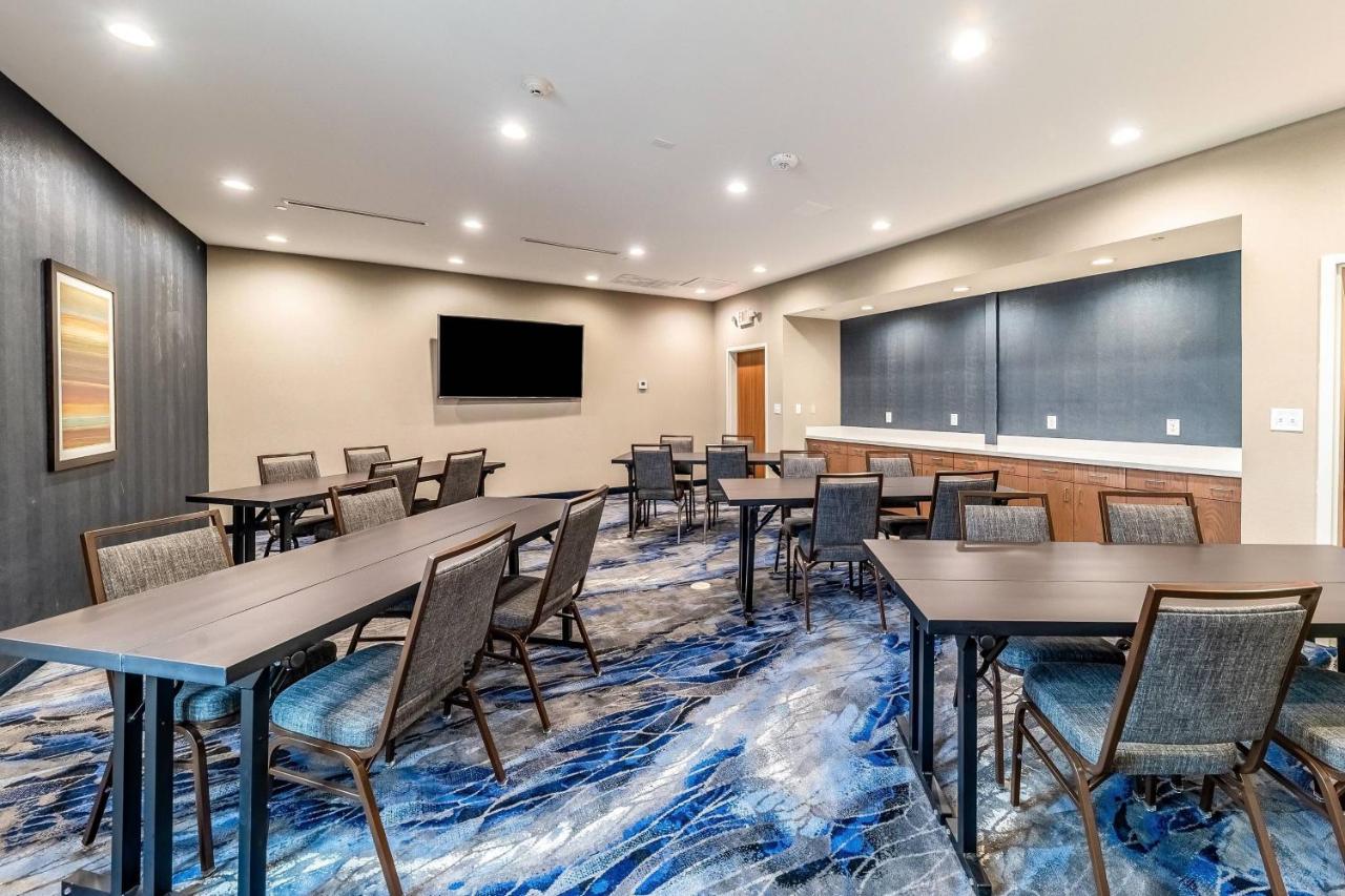 | Fairfield Inn & Suites by Marriott Gainesville I-35