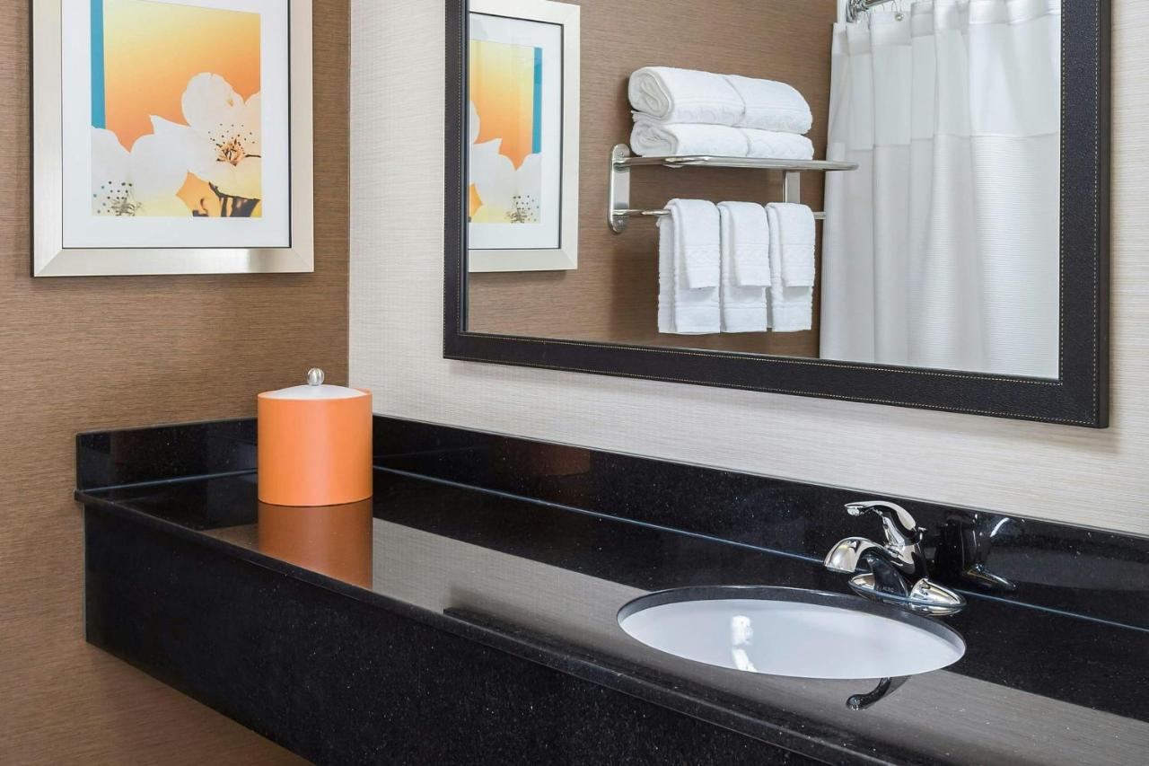| Fairfield Inn & Suites Holland