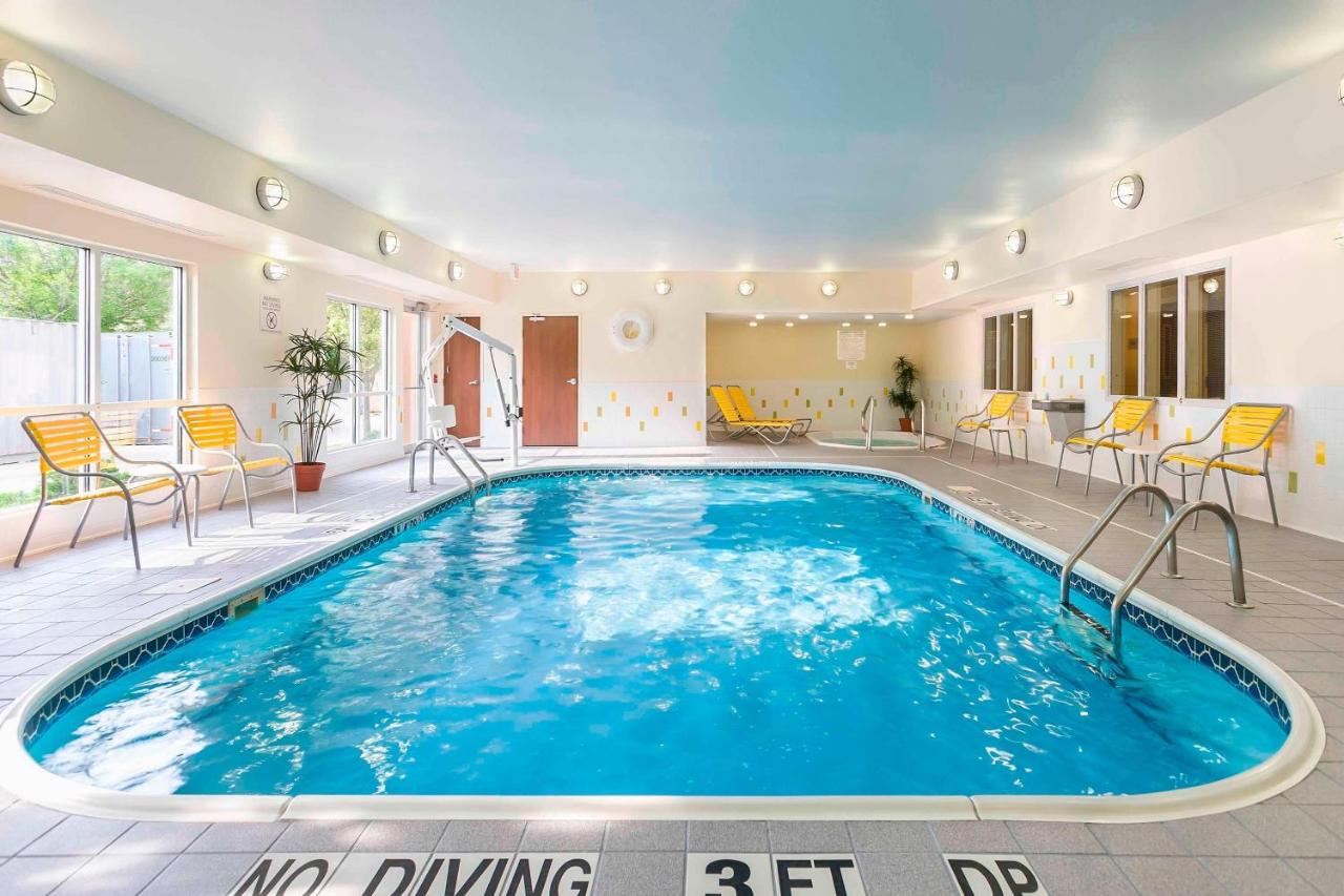 | Fairfield Inn & Suites Holland