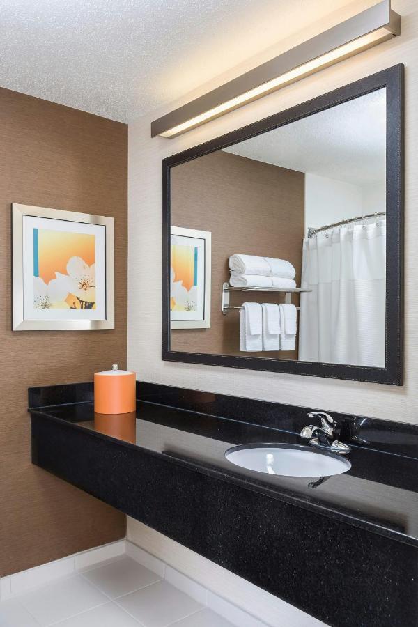 | Fairfield Inn & Suites Holland
