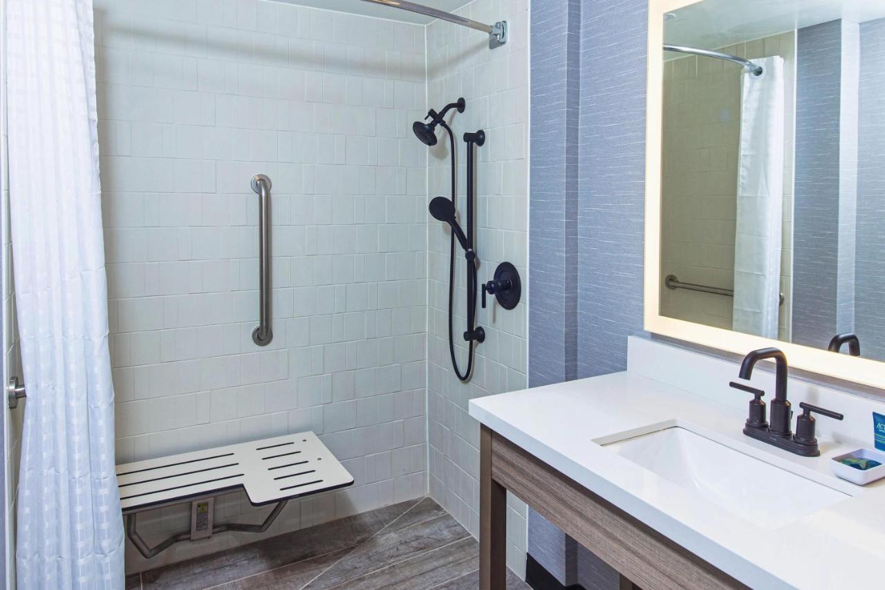 Traditional Guest room with 2 Queen Bed at Four Points by Sheraton Appleton