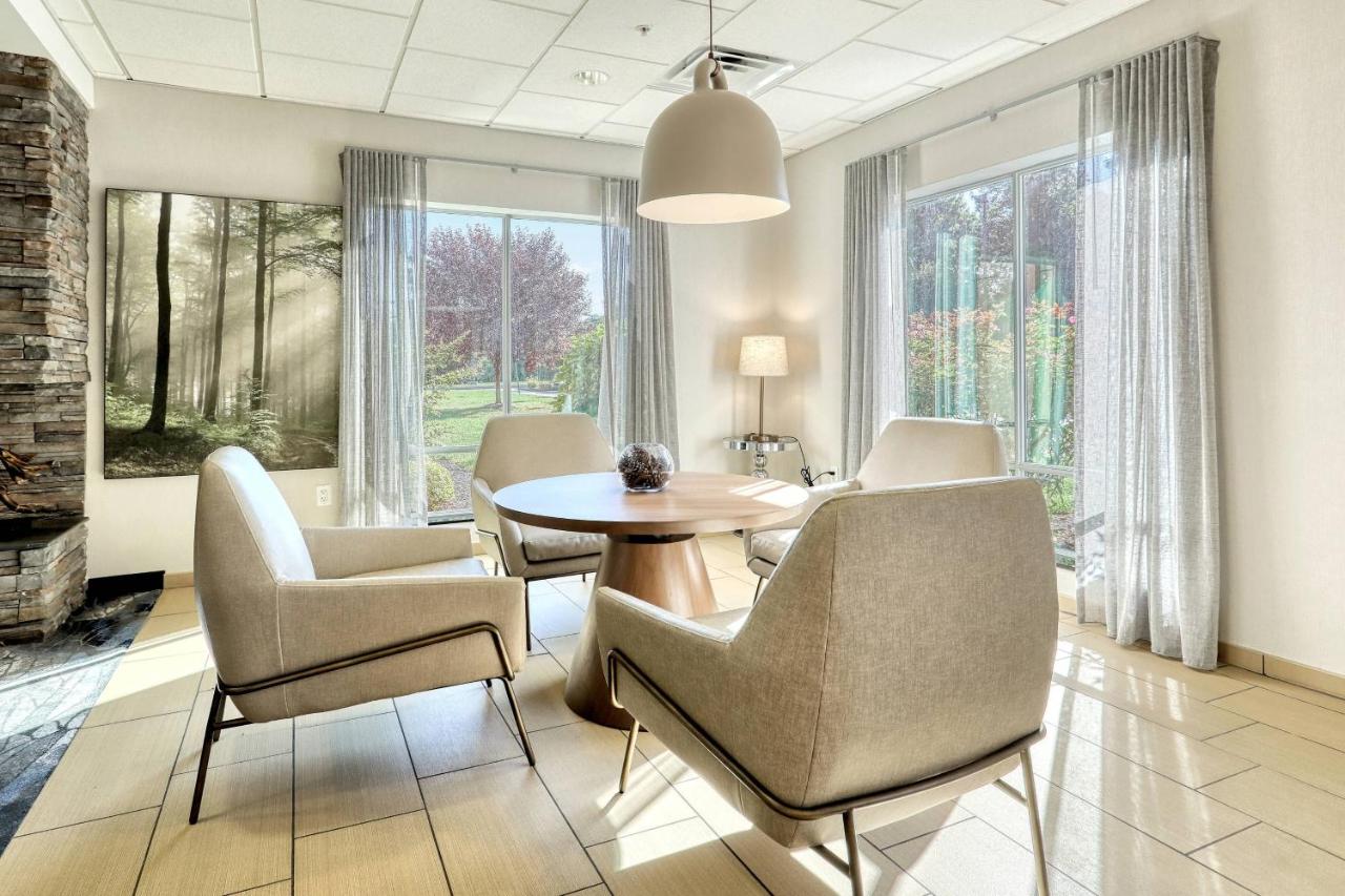 | Fairfield Inn & Suites by Marriott Harrisburg West/New Cumberland