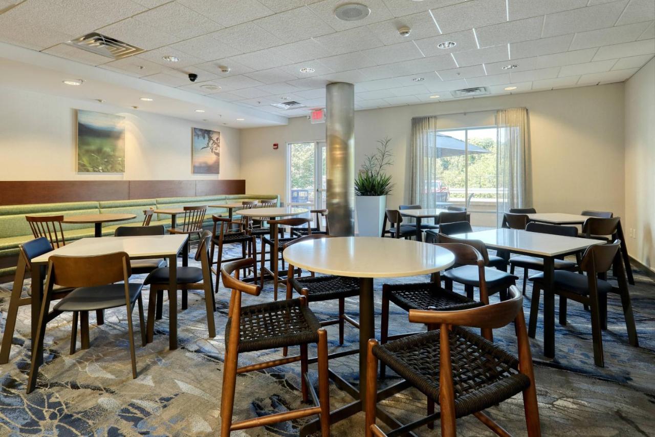 | Fairfield Inn & Suites by Marriott Harrisburg West/New Cumberland