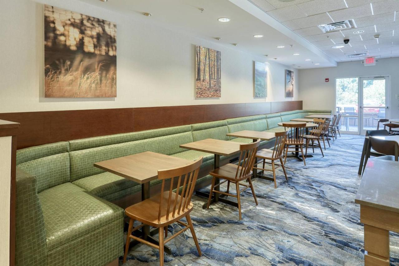 | Fairfield Inn & Suites by Marriott Harrisburg West/New Cumberland
