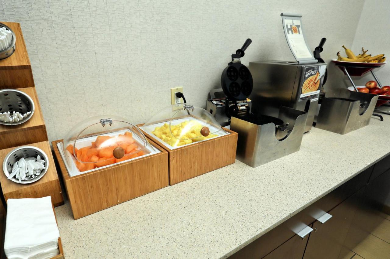 | Fairfield Inn & Suites by Marriott Harrisburg West/New Cumberland