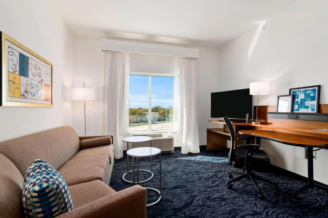 | Fairfield Inn & Suites by Marriott St Petersburg North