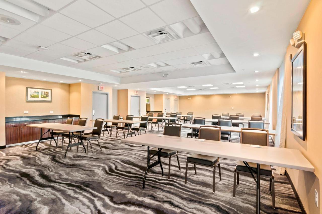 | Fairfield Inn & Suites by Marriott St Petersburg North