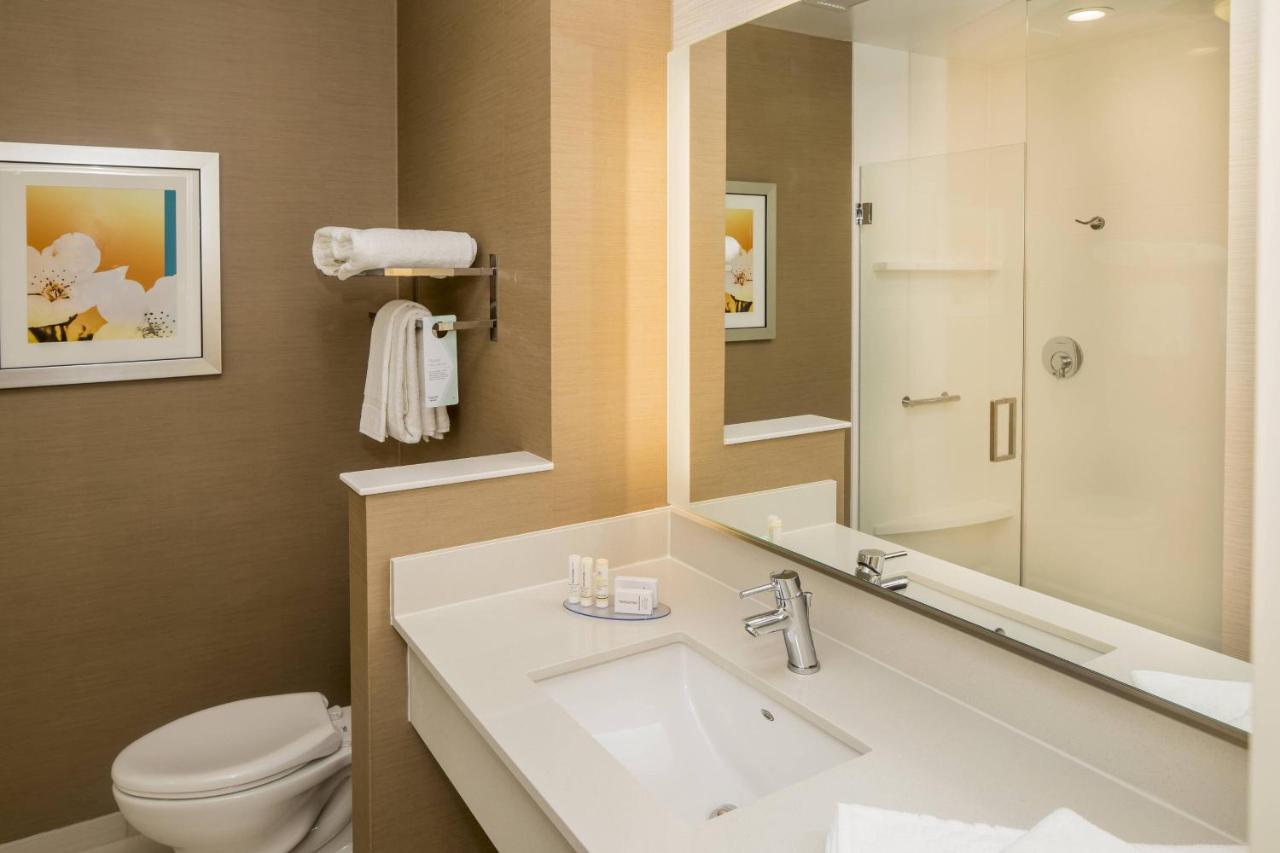 | Fairfield Inn & Suites by Marriott Pittsburgh North/McCandless Crossing