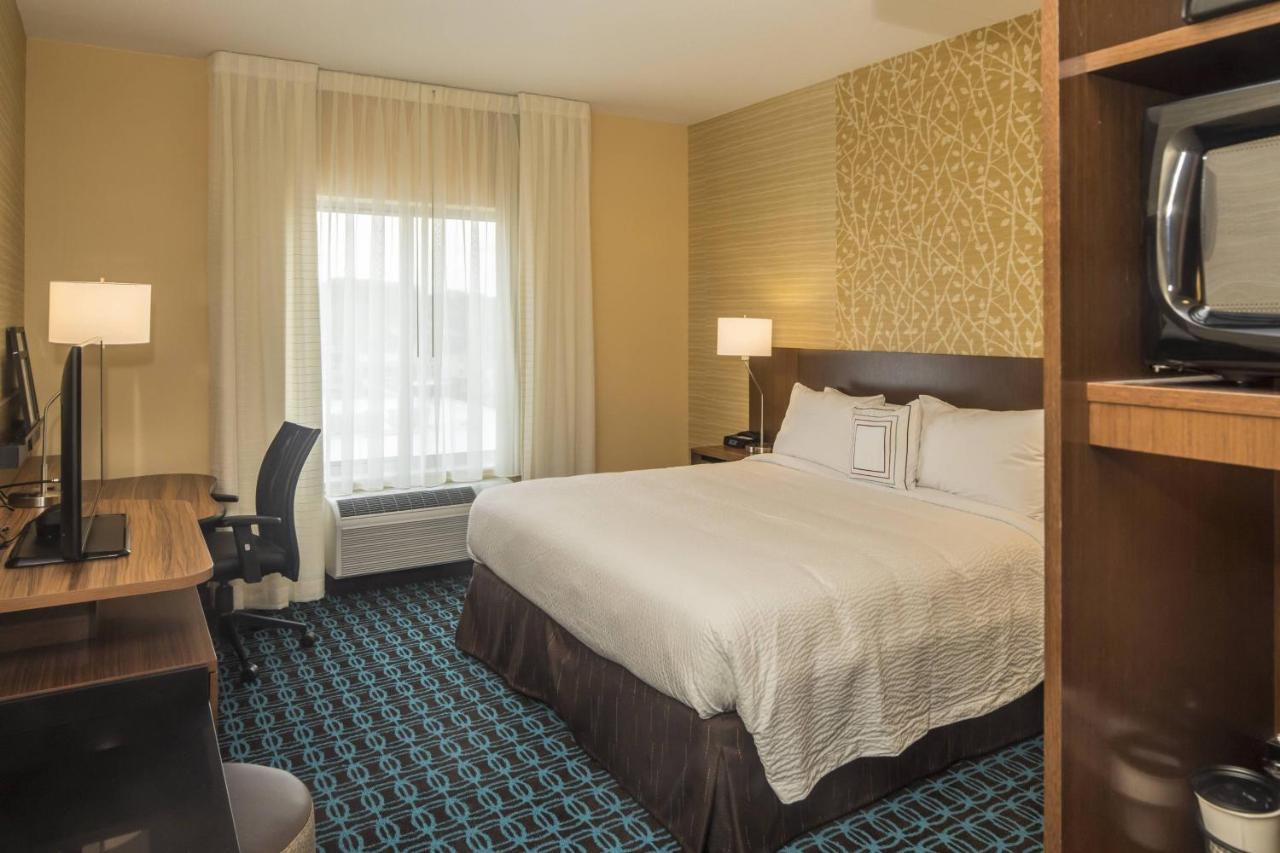| Fairfield Inn & Suites by Marriott Pittsburgh North/McCandless Crossing