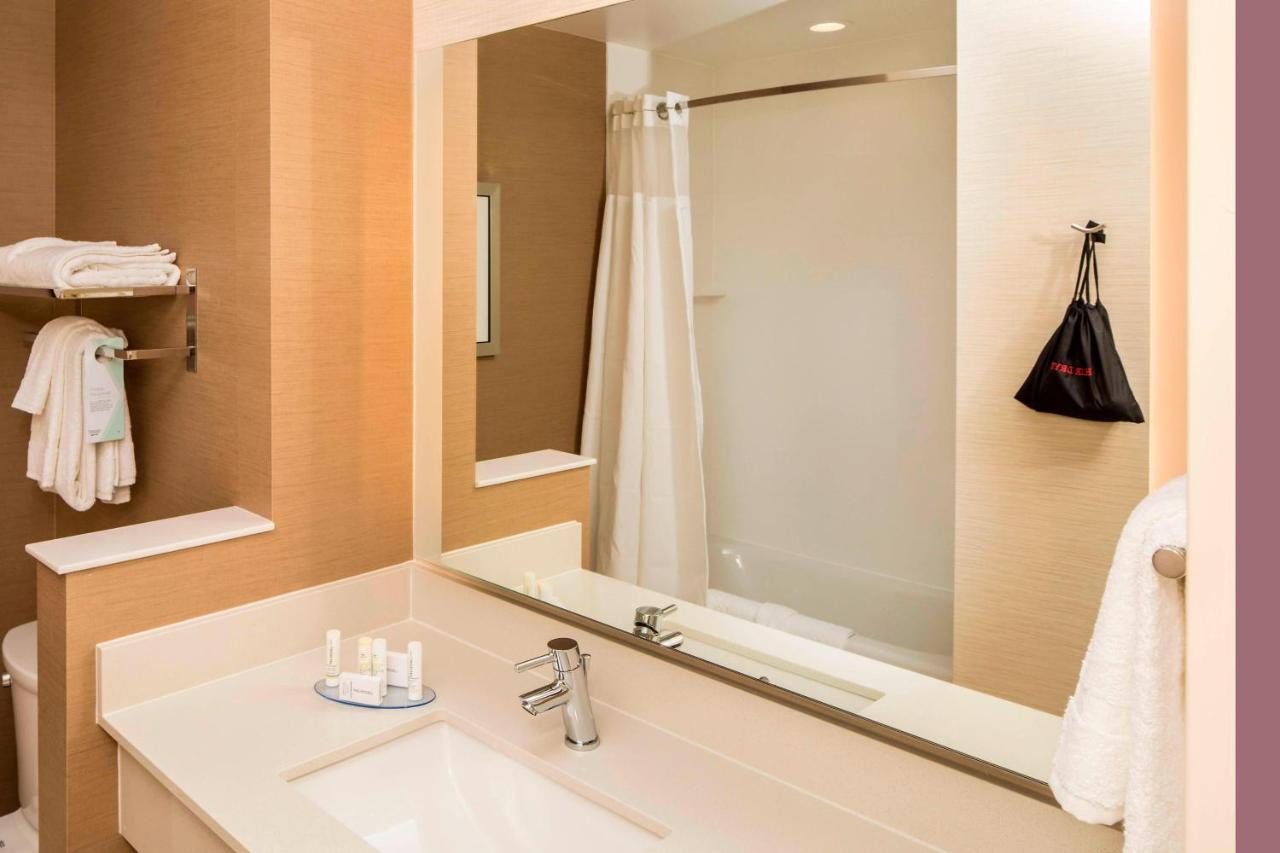 | Fairfield Inn & Suites by Marriott Pittsburgh North/McCandless Crossing