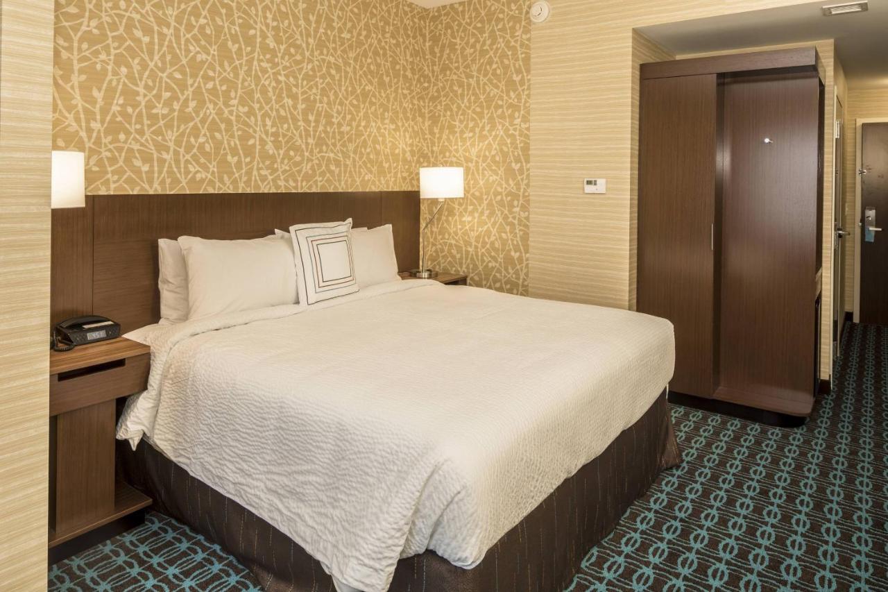 | Fairfield Inn & Suites by Marriott Pittsburgh North/McCandless Crossing