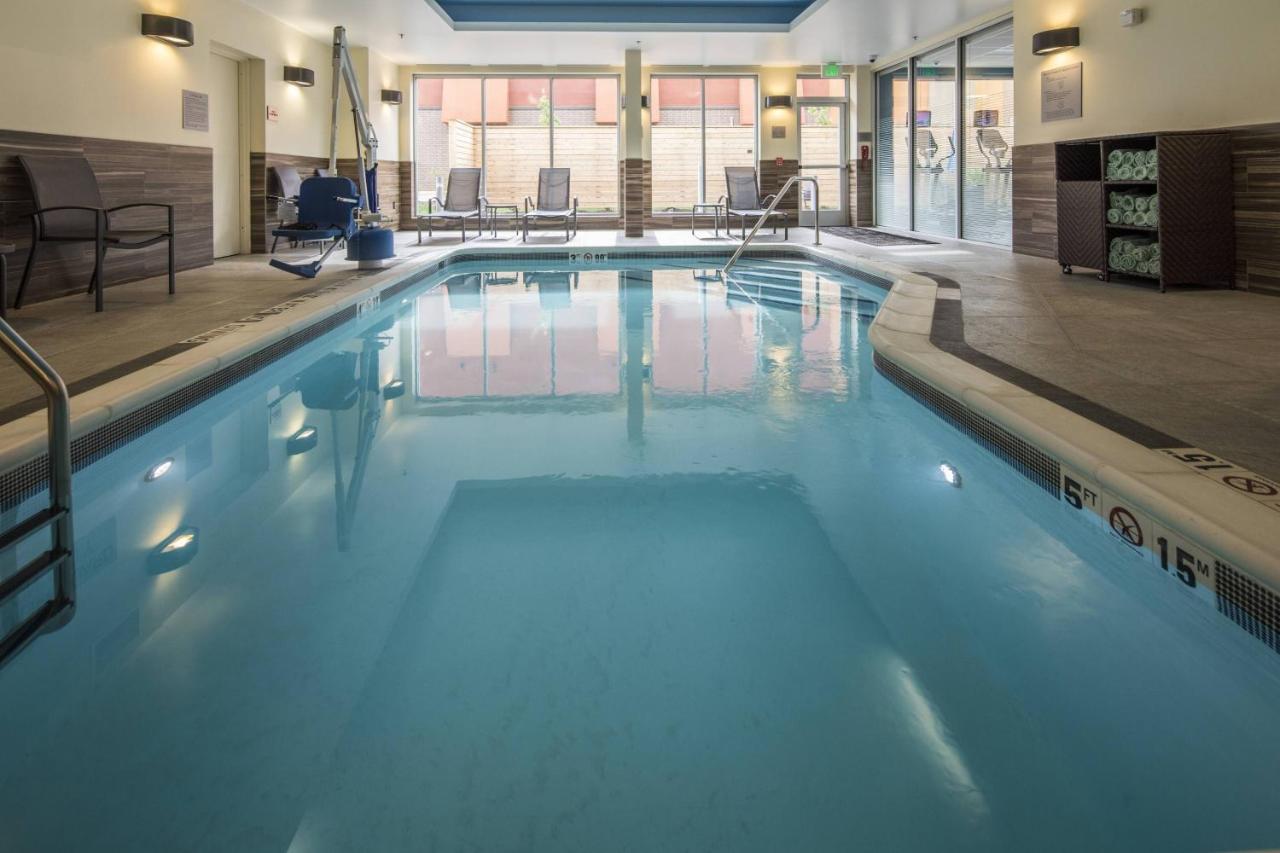 | Fairfield Inn & Suites by Marriott Pittsburgh North/McCandless Crossing