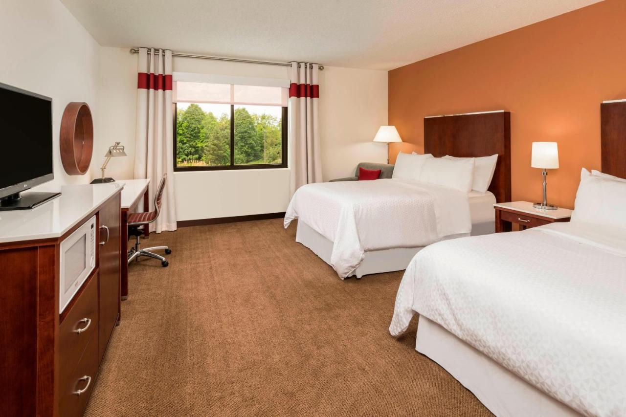 Guest room, 2 Double at Four Points by Sheraton Boston Logan Airport Revere
