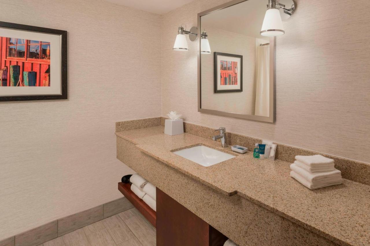 Guest Room, 1 King at Four Points by Sheraton Boston Logan Airport Revere
