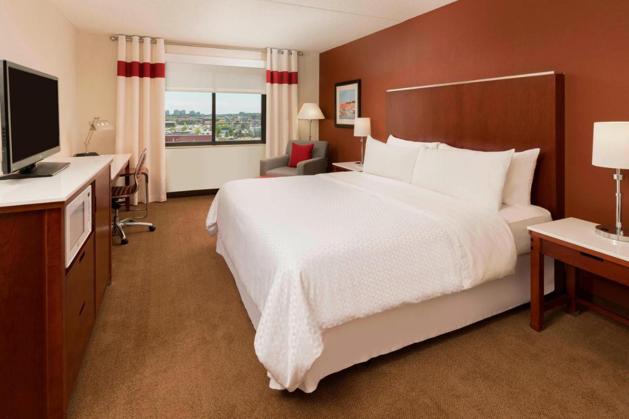 Guest Room, 1 King at Four Points by Sheraton Boston Logan Airport Revere