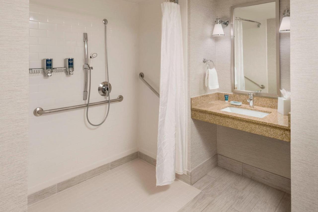 Guest Room, 1 King at Four Points by Sheraton Boston Logan Airport Revere