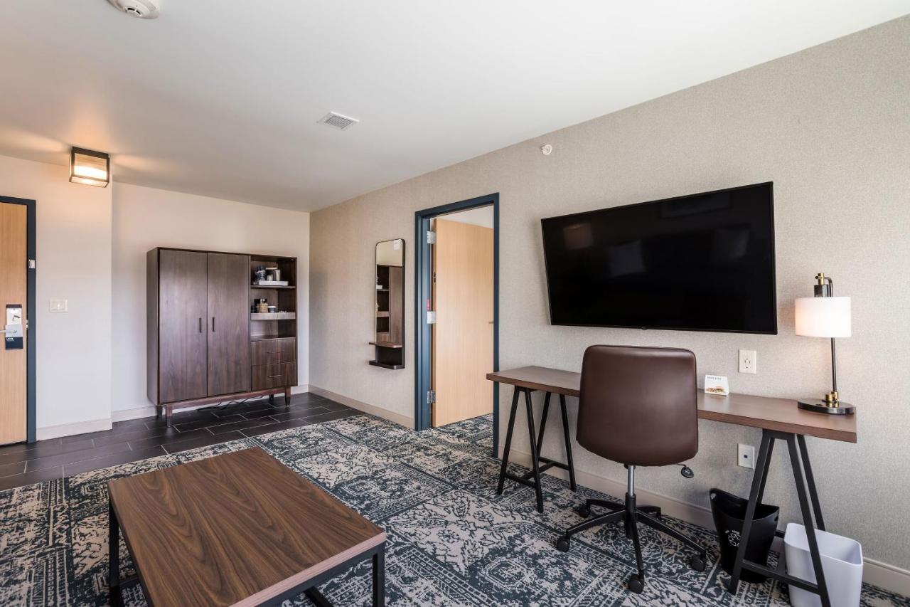 | Four Points by Sheraton Elkhart