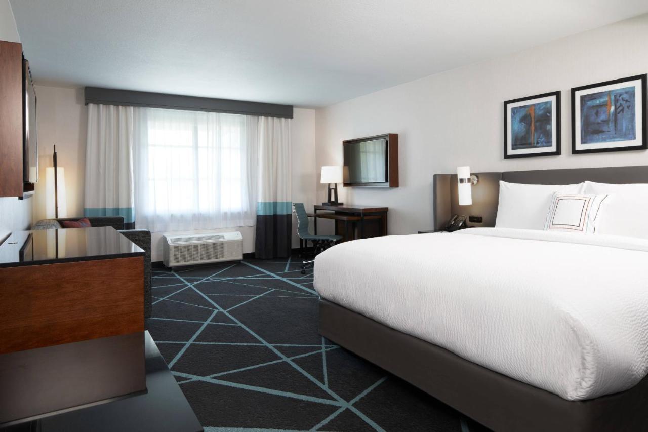 | Fairfield Inn & Suites by Marriott Camarillo