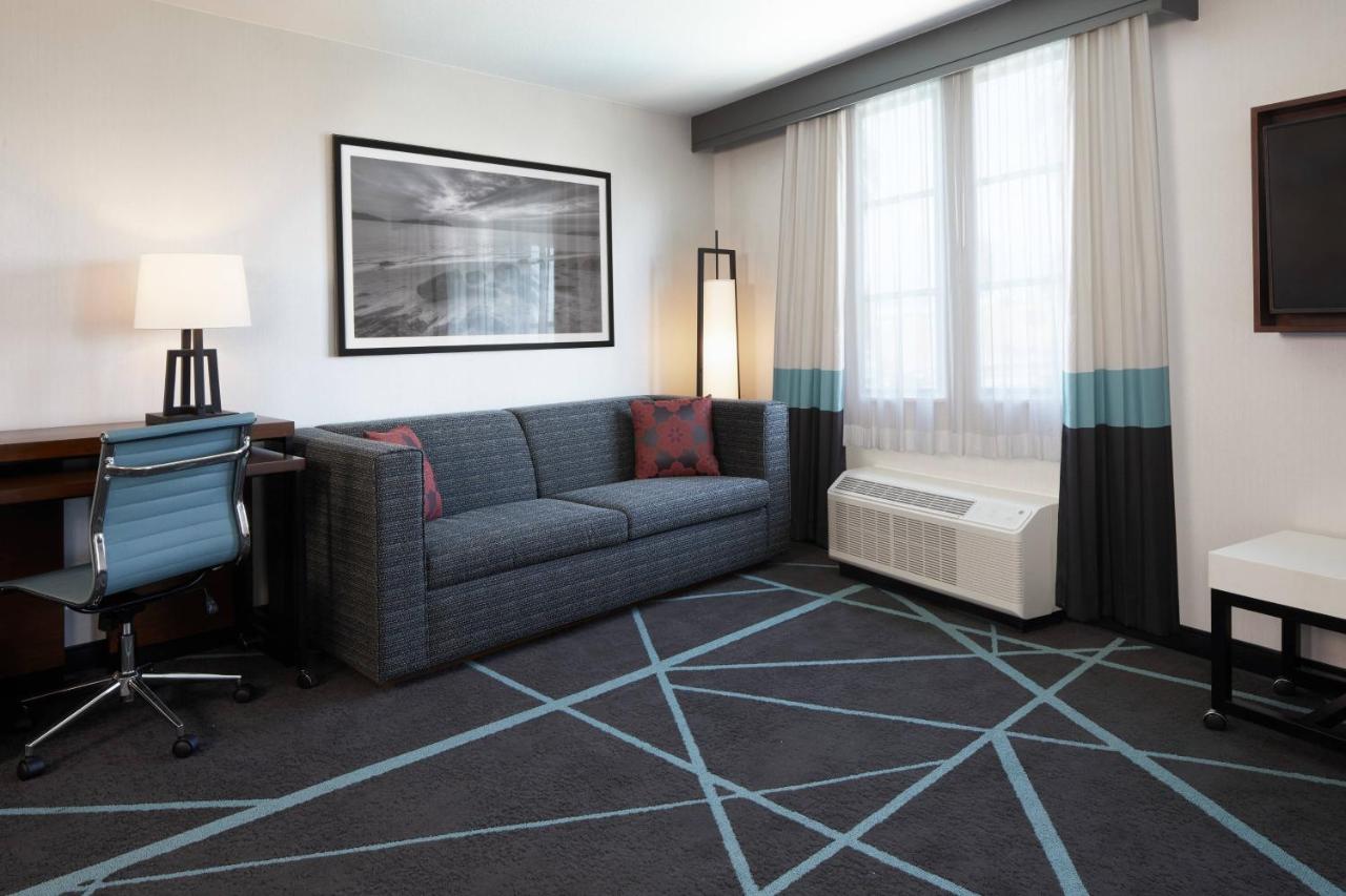 | Fairfield Inn & Suites by Marriott Camarillo