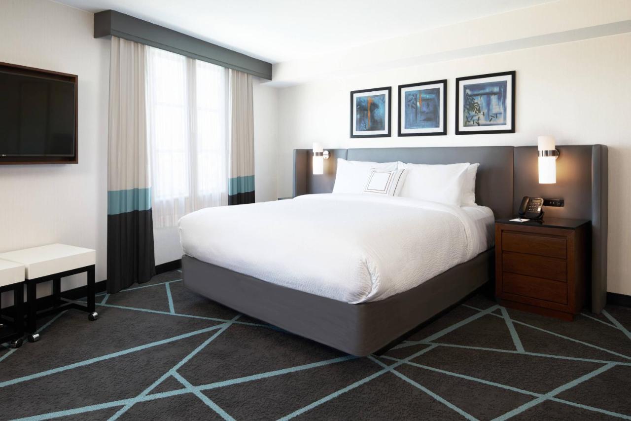 Executive King Suite, 1 Bedroom Suite, 1 King, Sofa bed at Fairfield Inn & Suites by Marriott Camarillo