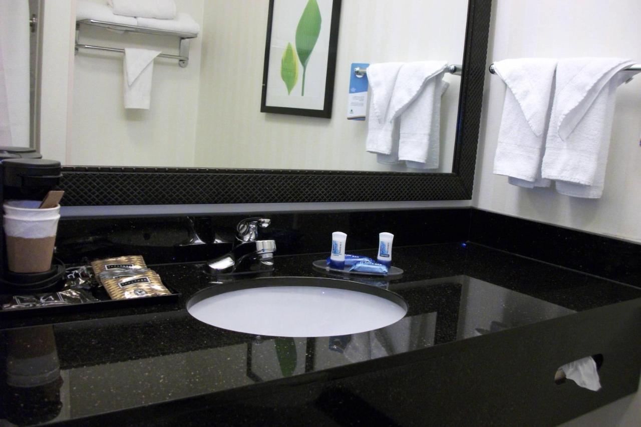 | Fairfield Inn & Suites Seymour