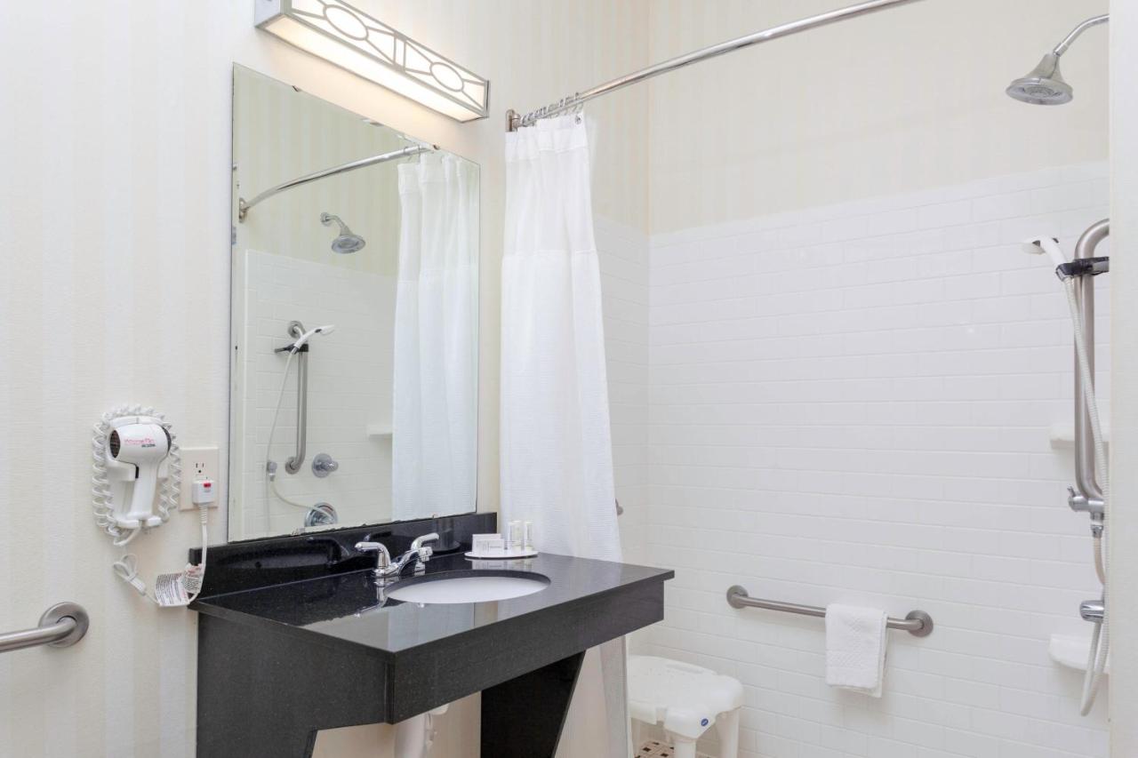 | Fairfield Inn & Suites Seymour
