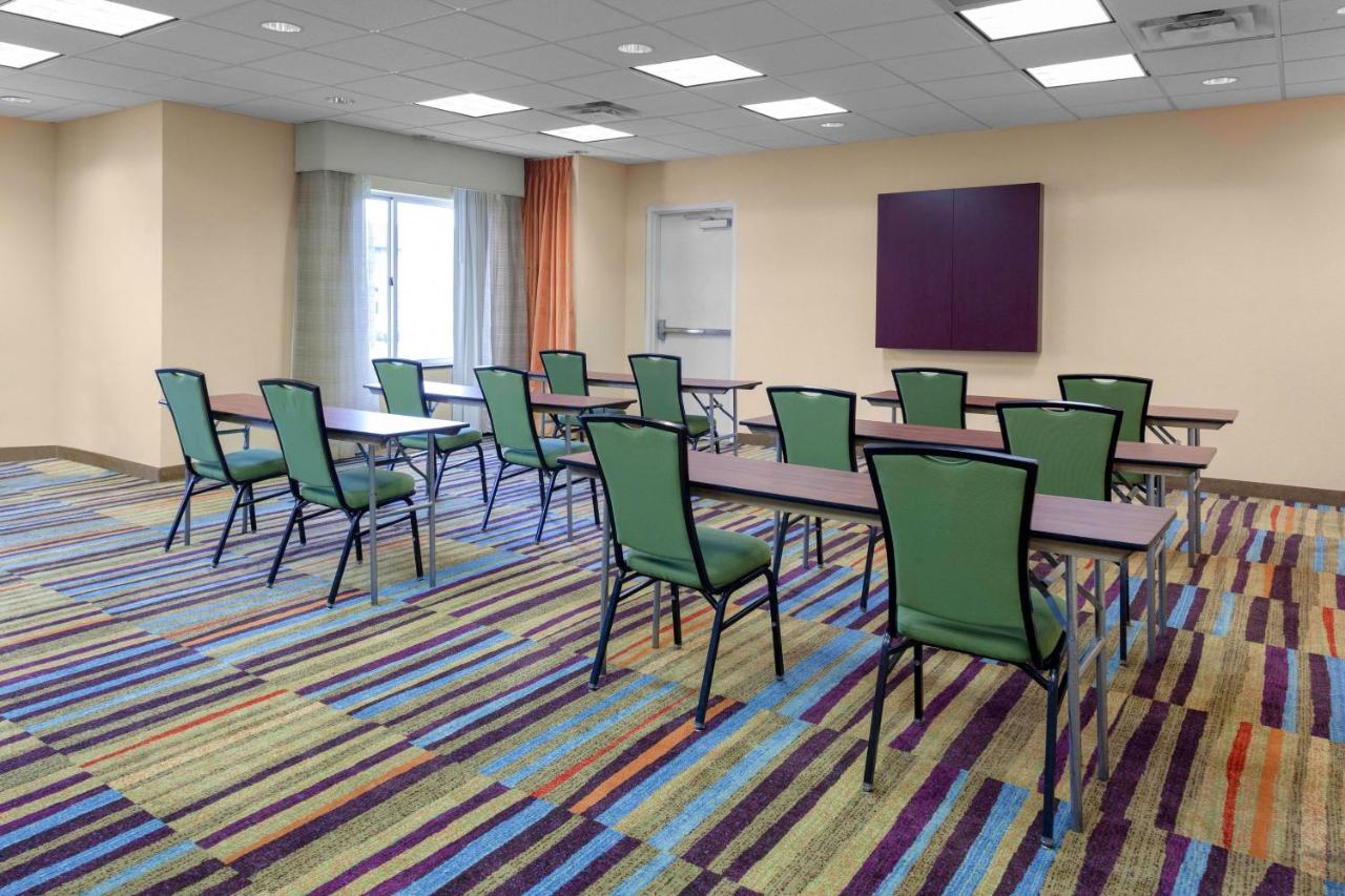 | Fairfield Inn & Suites Seymour