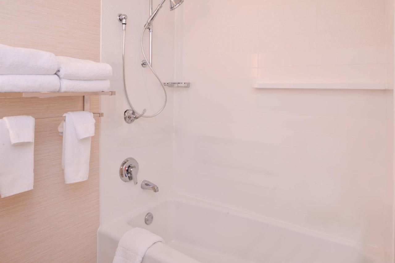 King Suite at Fairfield by Marriott Inn & Suites Plymouth White Mountains