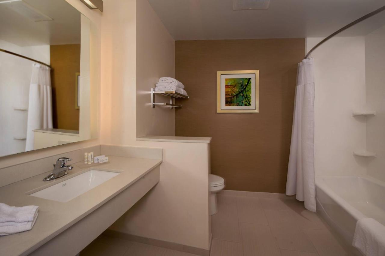 | Fairfield Inn and Suites by Marriott Washington