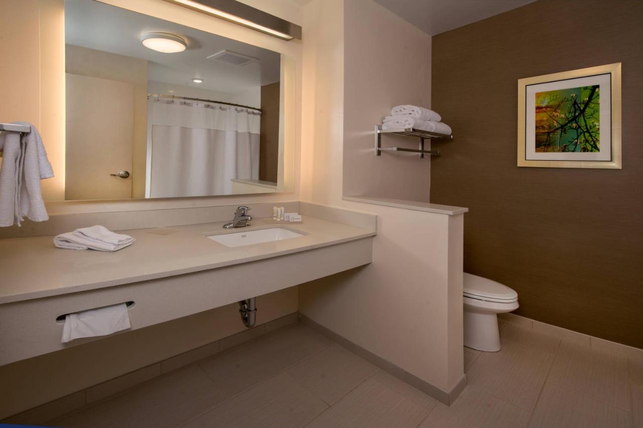 | Fairfield Inn and Suites by Marriott Washington