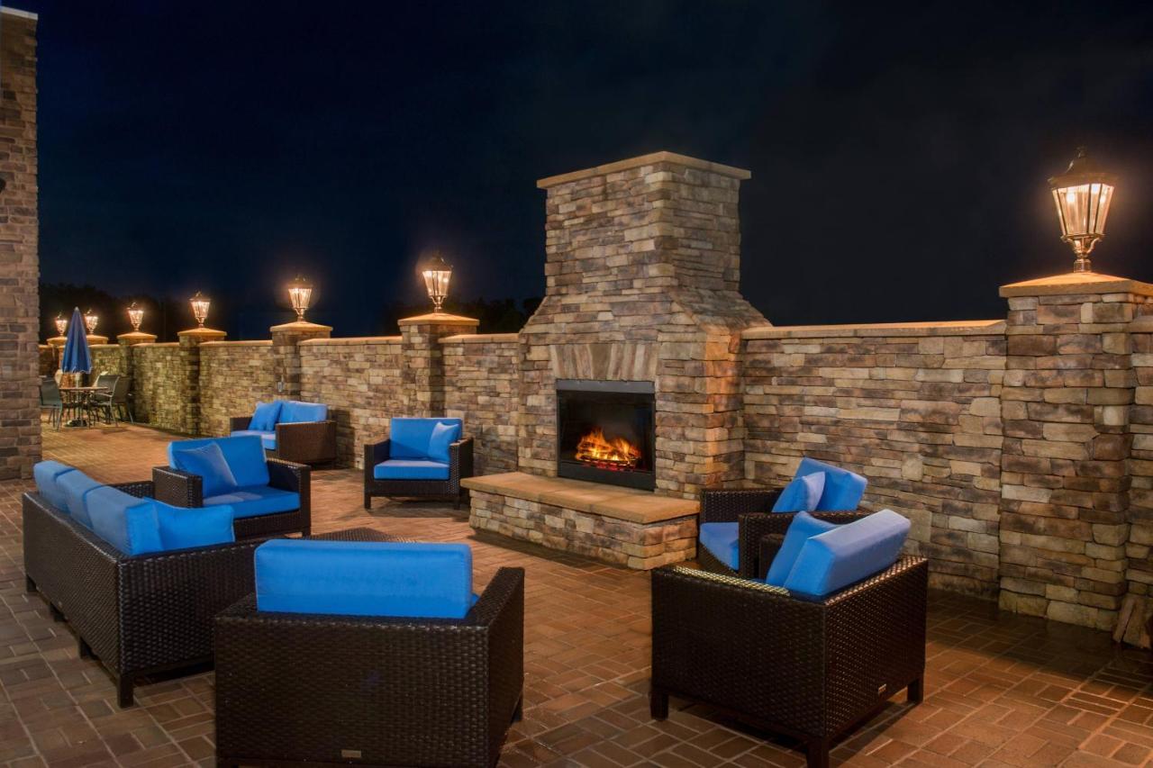 | Fairfield Inn and Suites by Marriott Washington