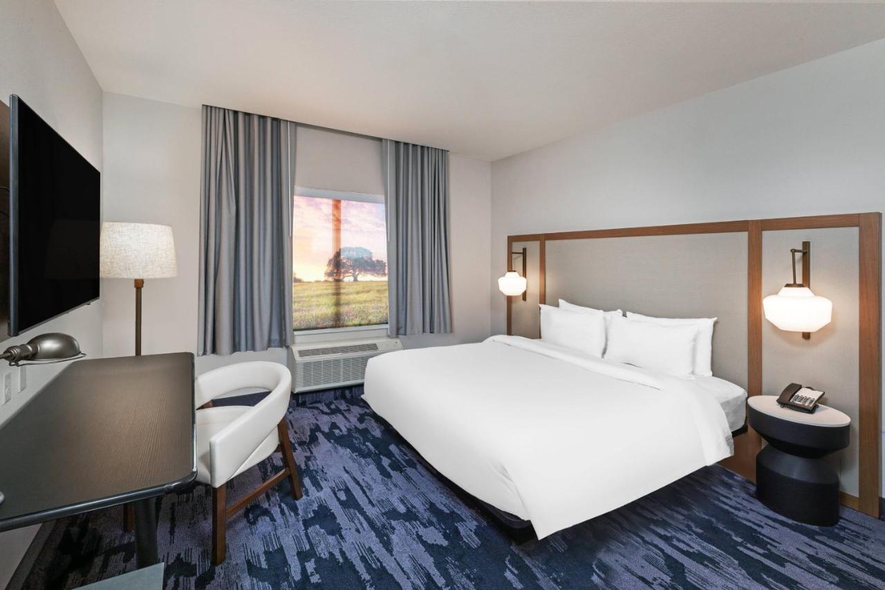 King Room with Adapted Tub - Mobility Accessible at Fairfield Inn & Suites Houston Memorial City Area