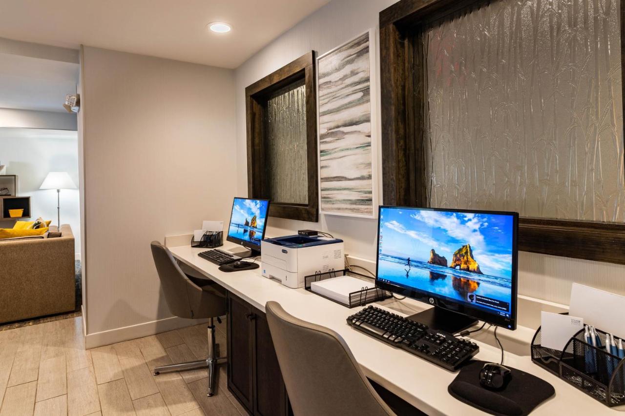 | Four Points by Sheraton Charlotte - Lake Norman