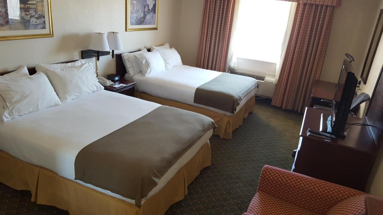 Queen Room with Two Queen Beds and Balcony - Non-Smoking at Country Inn & Suites by Radisson, Fort Worth West l-30 NAS JRB
