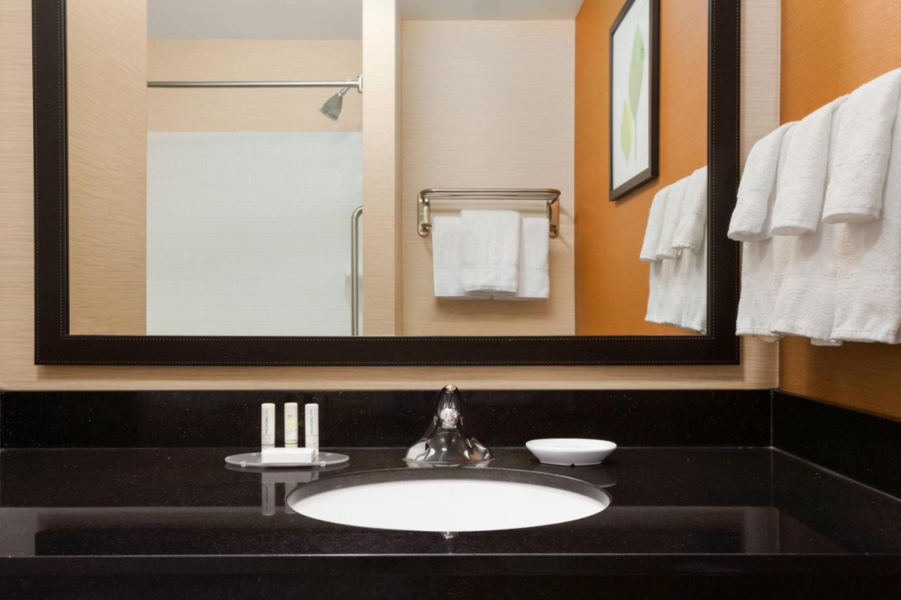 | Fairfield Inn & Suites by Marriott Weirton