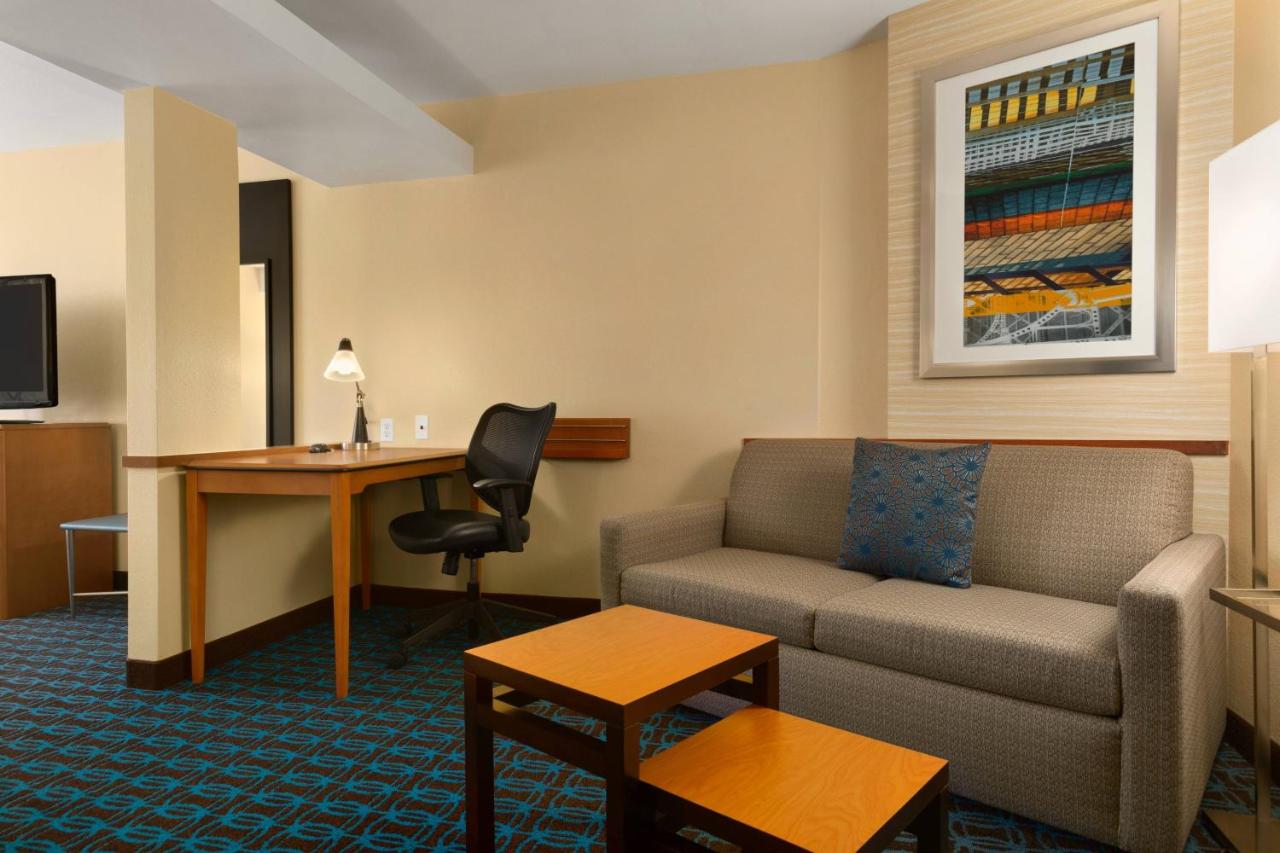 | Fairfield Inn & Suites by Marriott Weirton