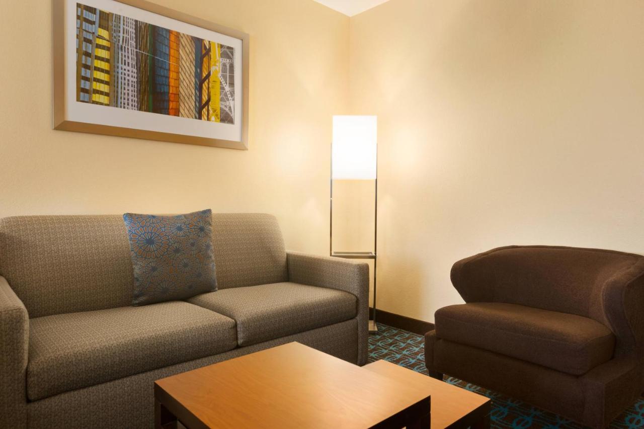 | Fairfield Inn & Suites by Marriott Weirton