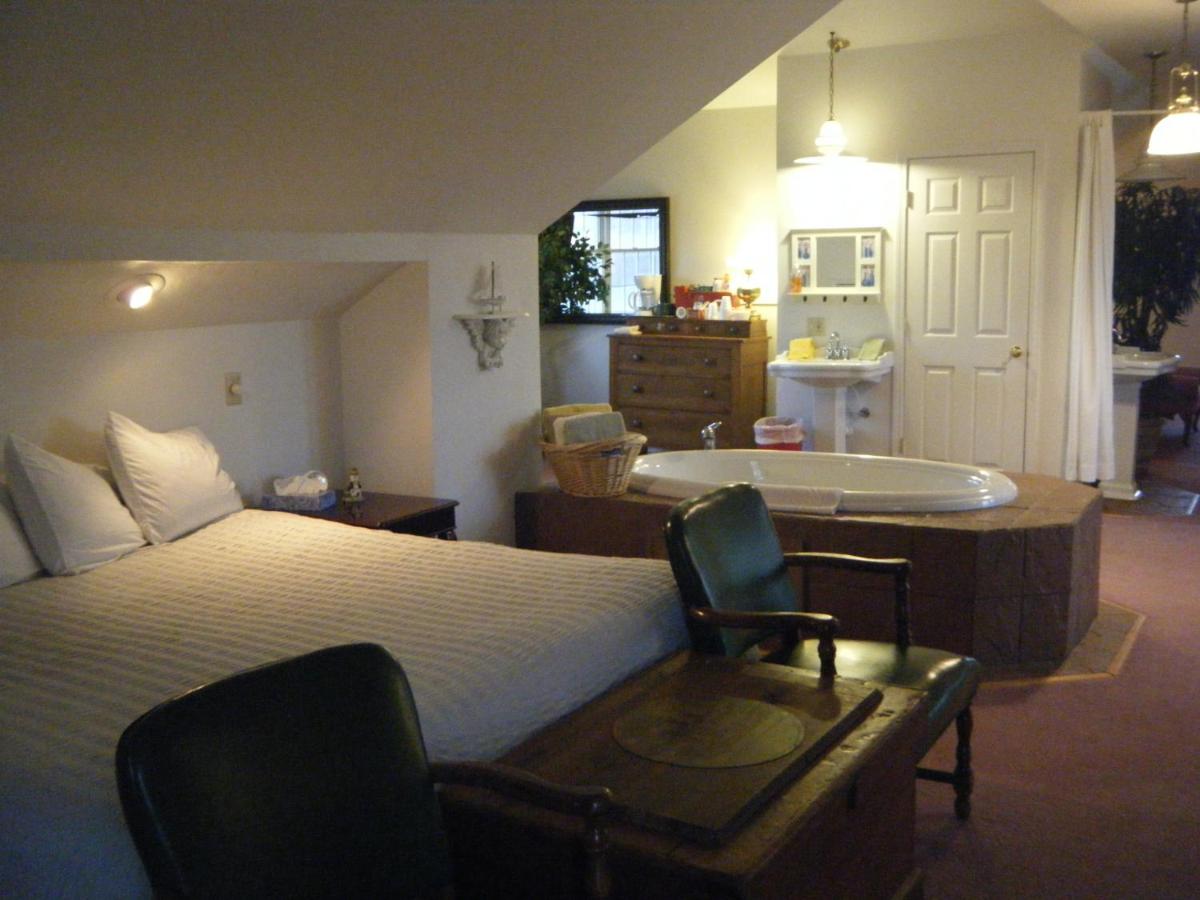 | Harbor Haus Inn & Suites