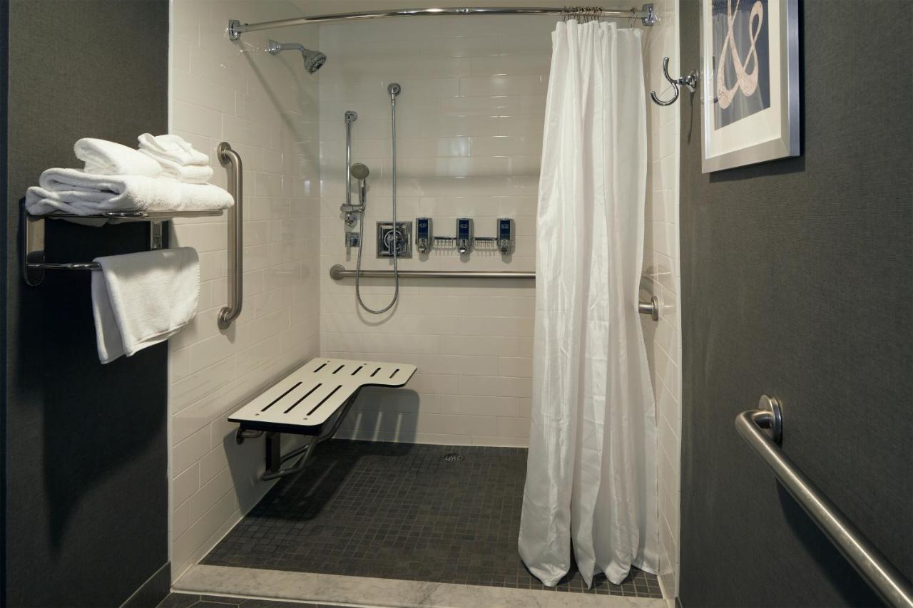 | Four Points by Sheraton Los Angeles Westside