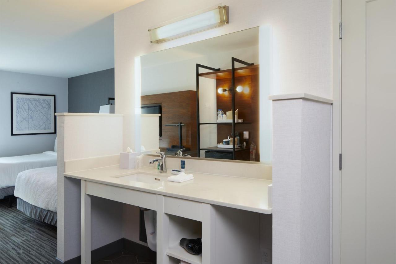 | Four Points by Sheraton Los Angeles Westside
