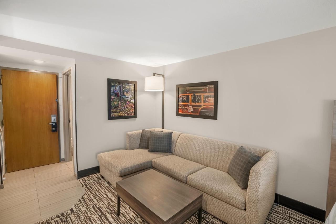 Standard Room at Holiday Inn Express & Suites Hayward by IHG