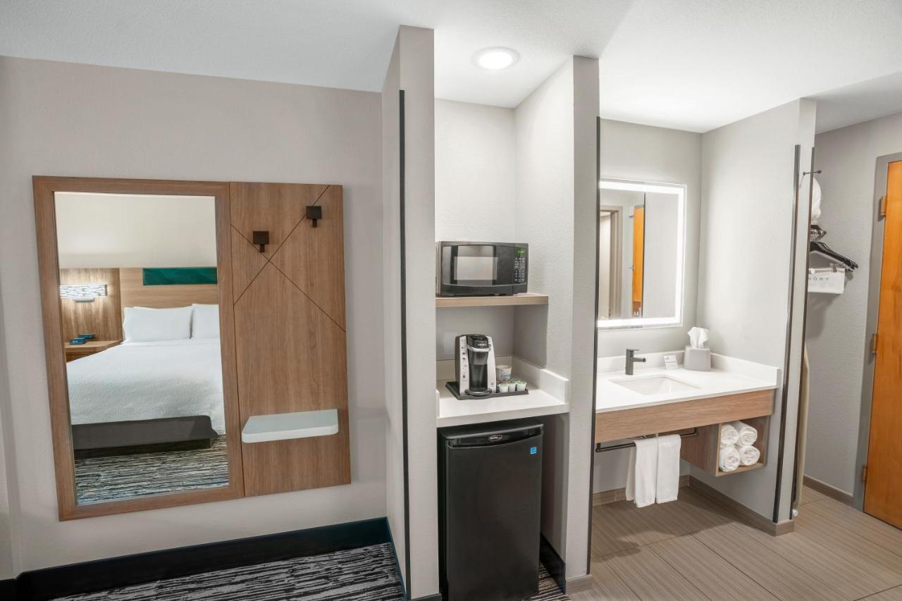 Standard Room at Holiday Inn Express & Suites Hayward by IHG