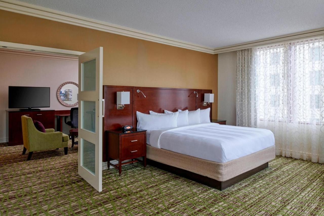 King Suite, 1 King Bed, Sofa Bed, City View at Cleveland Marriott Downtown at Key Tower