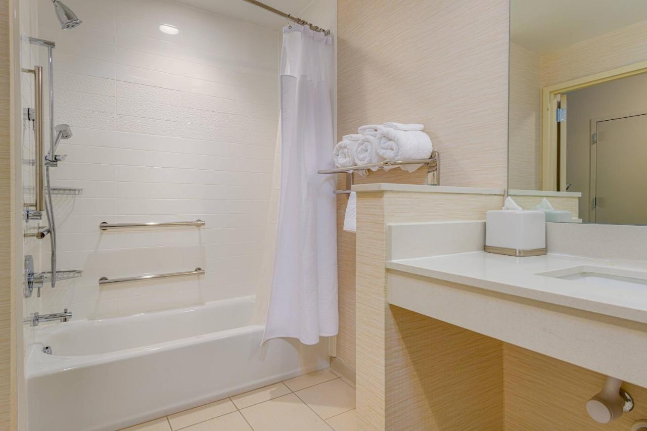 | Fairfield Inn & Suites by Marriott Raleigh Cary