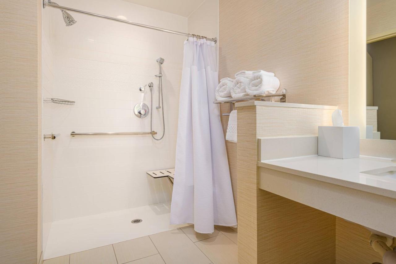 | Fairfield Inn & Suites by Marriott Raleigh Cary
